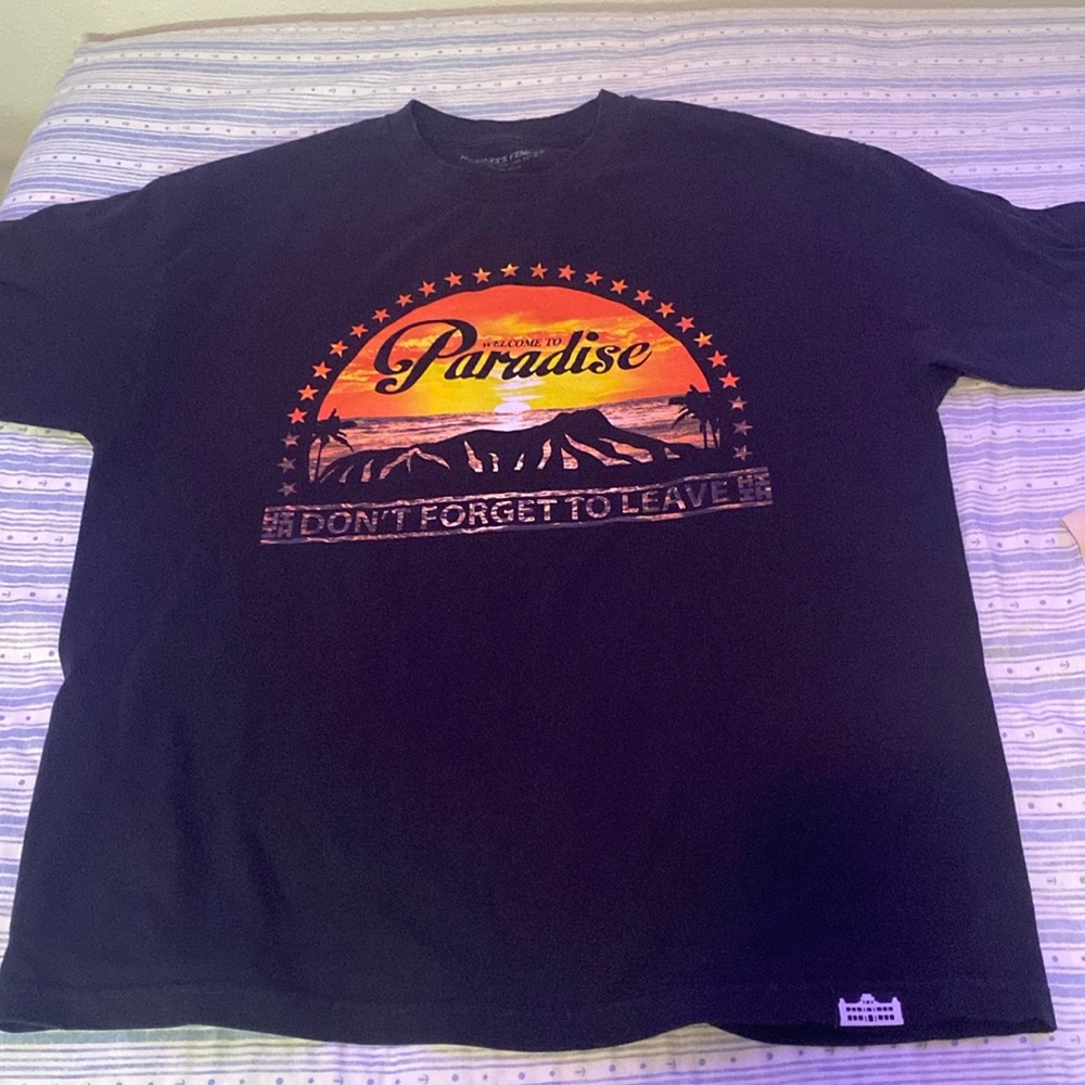 Mens Size XL Black and Red With a Sunset Graphic Hawaii’s Finest Short Sleeve…